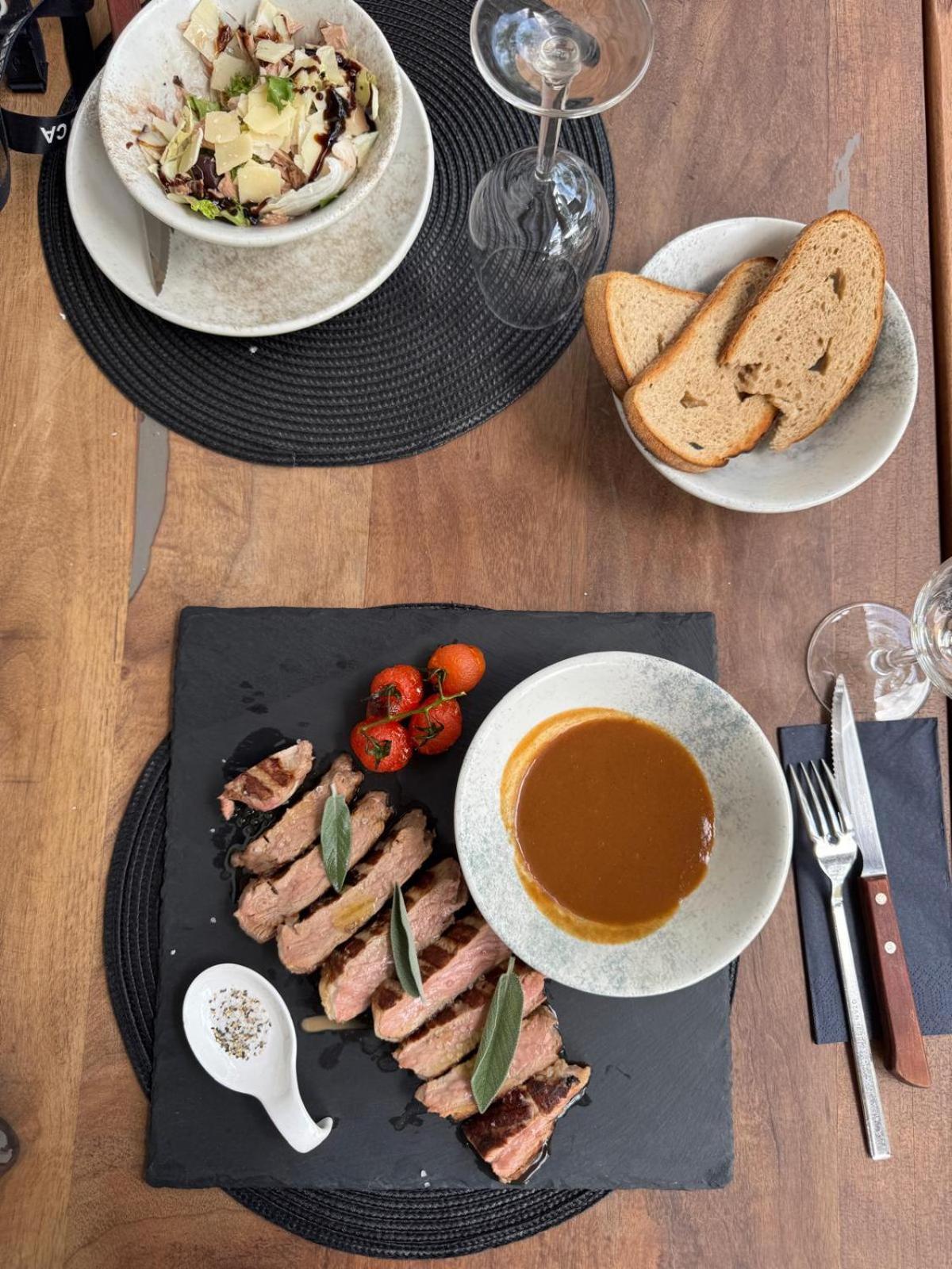 Neuchatel City Hotel Экстерьер фото